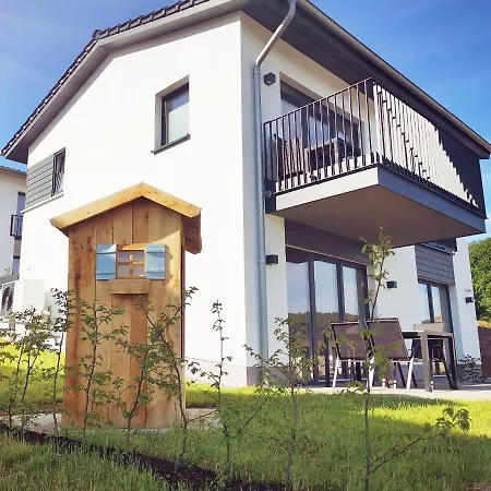FerienHAUS Marta am Diemelsee im Sauerland mit eigener Sauna, Garten, Terrasse, Balkon und Blick auf den See-3